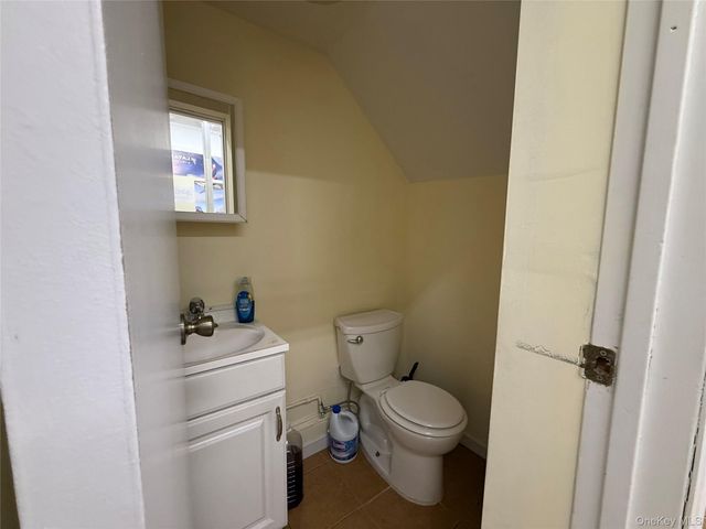 160 Graham Avenue 1st floor, Brooklyn, NY 11206