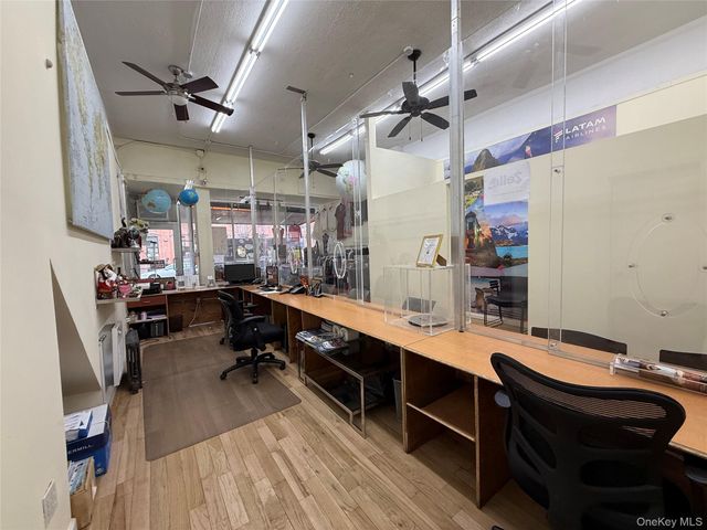 160 Graham Avenue 1st floor, Brooklyn, NY 11206