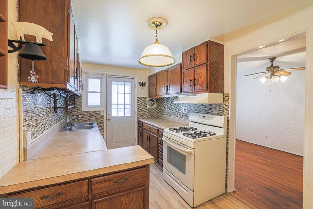 1021 FOXCHASE LN, Essex, MD 21221