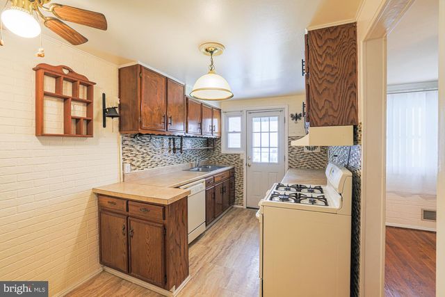 1021 FOXCHASE LN, Essex, MD 21221