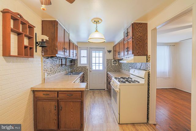 1021 FOXCHASE LN, Essex, MD 21221