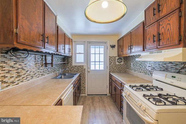 1021 FOXCHASE LN, Essex, MD 21221