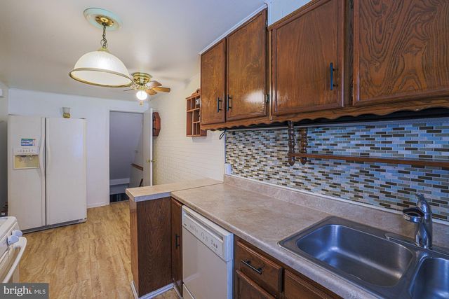 1021 FOXCHASE LN, Essex, MD 21221