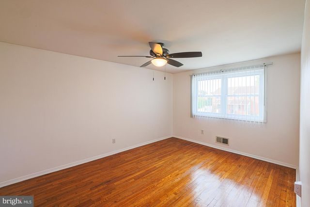 1021 FOXCHASE LN, Essex, MD 21221