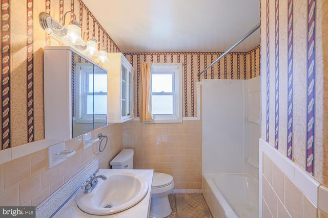 1021 FOXCHASE LN, Essex, MD 21221
