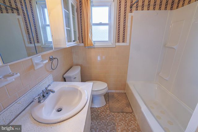 1021 FOXCHASE LN, Essex, MD 21221