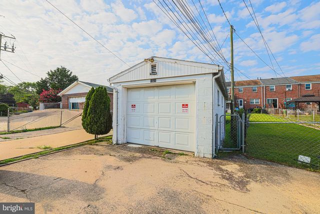 1021 FOXCHASE LN, Essex, MD 21221