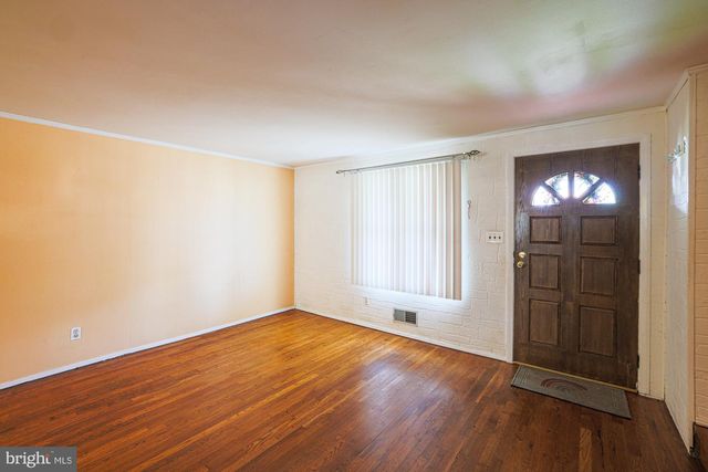 1021 FOXCHASE LN, Essex, MD 21221