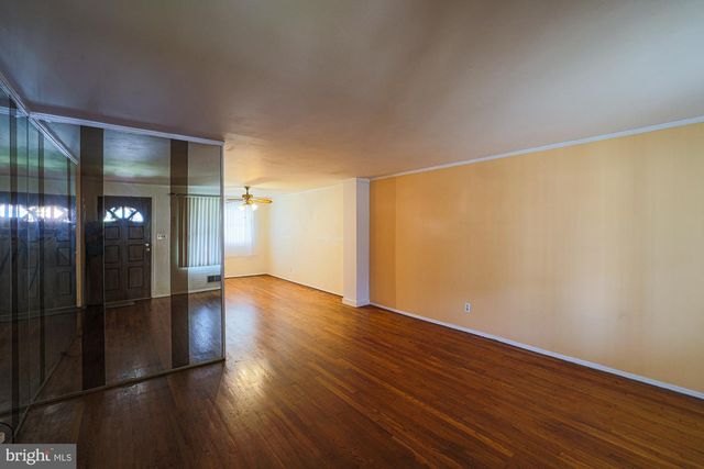 1021 FOXCHASE LN, Essex, MD 21221