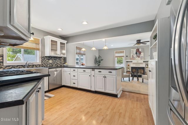 775 St Davids Lane, Niskayuna, NY 12309