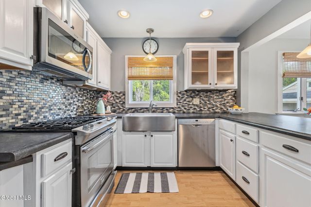 775 St Davids Lane, Niskayuna, NY 12309