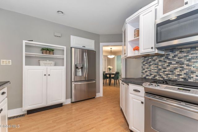 775 St Davids Lane, Niskayuna, NY 12309