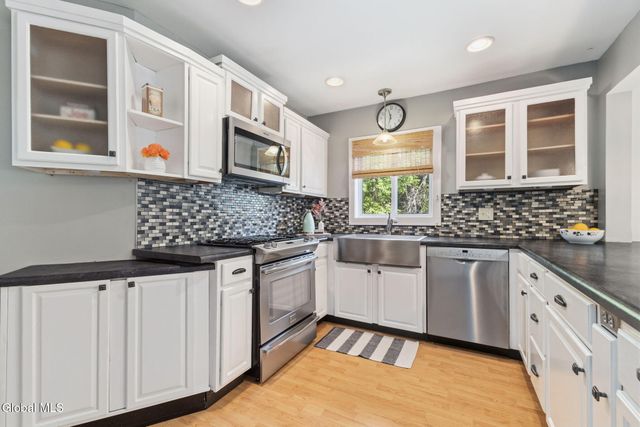 775 St Davids Lane, Niskayuna, NY 12309
