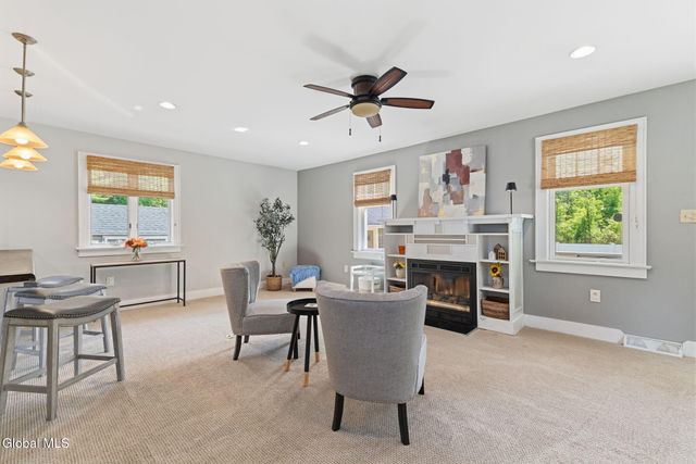775 St Davids Lane, Niskayuna, NY 12309