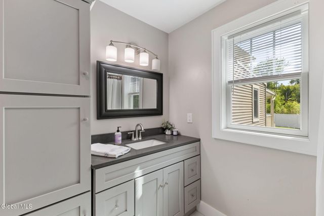 775 St Davids Lane, Niskayuna, NY 12309
