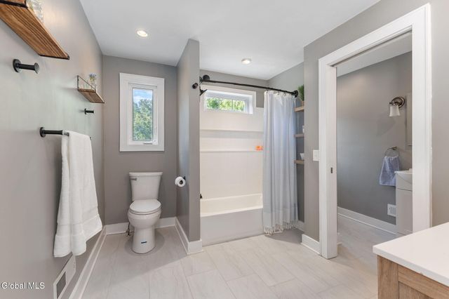 775 St Davids Lane, Niskayuna, NY 12309