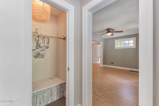 775 St Davids Lane, Niskayuna, NY 12309