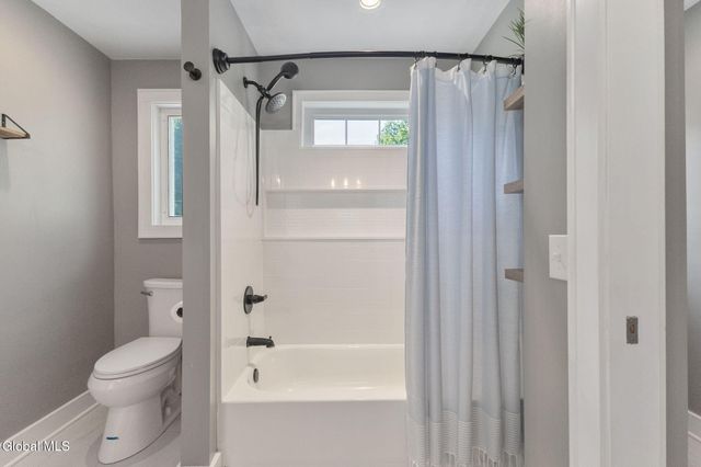 775 St Davids Lane, Niskayuna, NY 12309