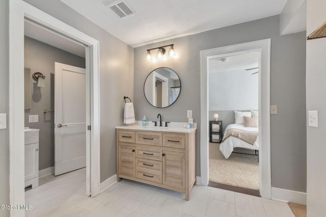 775 St Davids Lane, Niskayuna, NY 12309