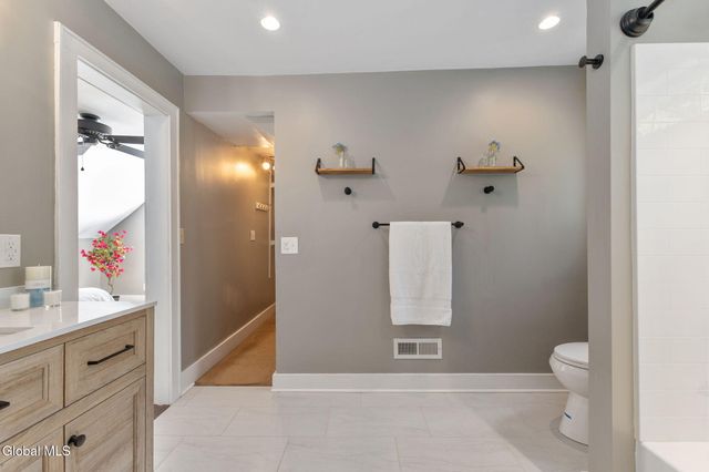 775 St Davids Lane, Niskayuna, NY 12309