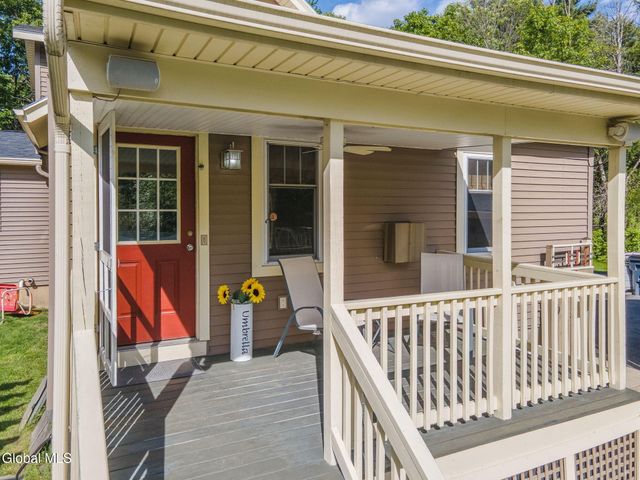 775 St Davids Lane, Niskayuna, NY 12309