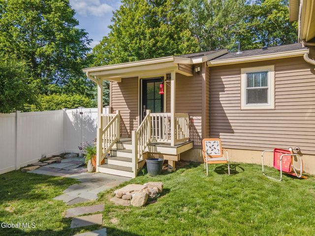 775 St Davids Lane, Niskayuna, NY 12309