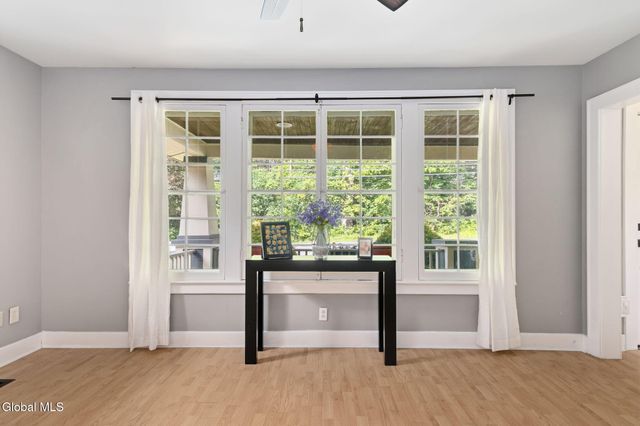 775 St Davids Lane, Niskayuna, NY 12309