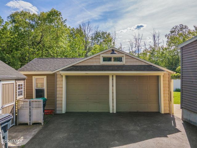 775 St Davids Lane, Niskayuna, NY 12309