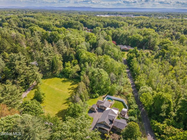775 St Davids Lane, Niskayuna, NY 12309