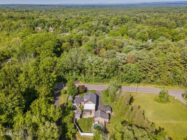 775 St Davids Lane, Niskayuna, NY 12309