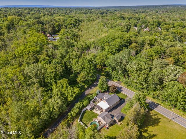 775 St Davids Lane, Niskayuna, NY 12309