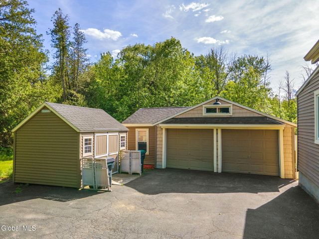 775 St Davids Lane, Niskayuna, NY 12309