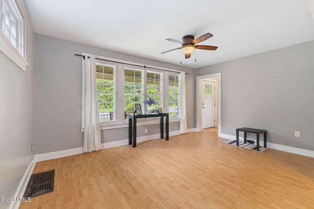 775 St Davids Lane, Niskayuna, NY 12309