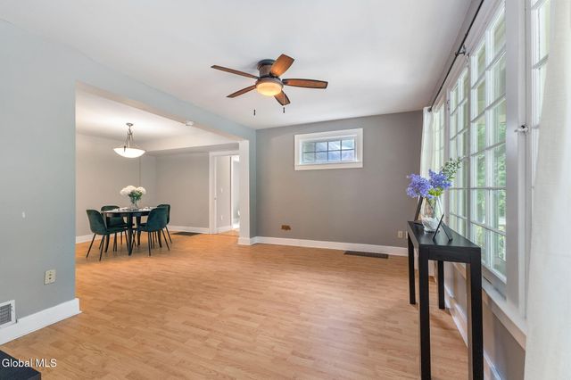 775 St Davids Lane, Niskayuna, NY 12309