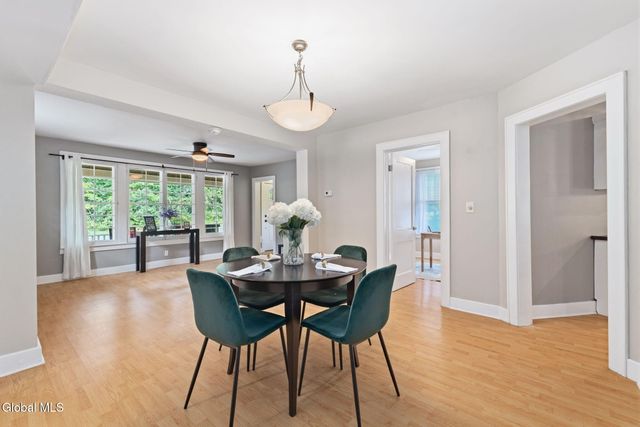 775 St Davids Lane, Niskayuna, NY 12309
