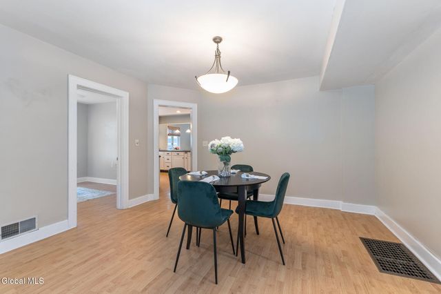 775 St Davids Lane, Niskayuna, NY 12309
