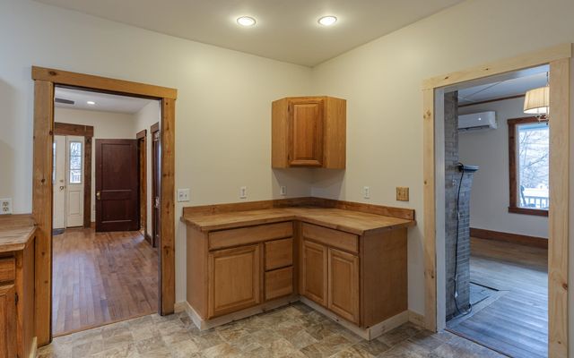 10 King Street, Rockingham, VT 05101