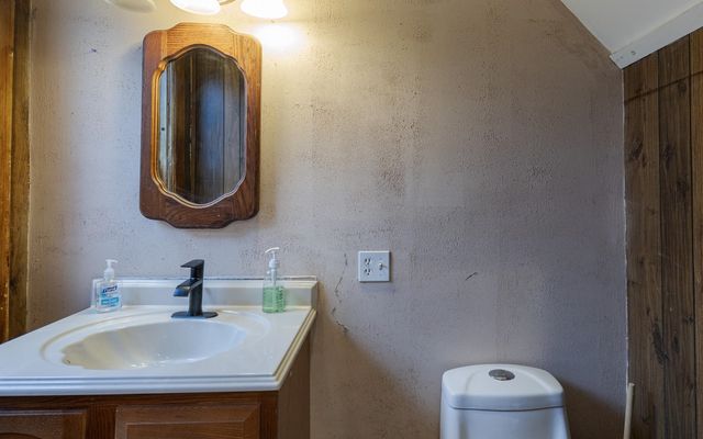 10 King Street, Rockingham, VT 05101