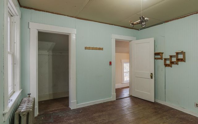 10 King Street, Rockingham, VT 05101