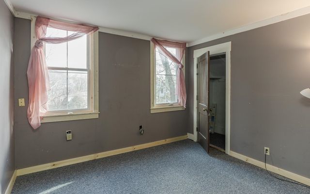 10 King Street, Rockingham, VT 05101