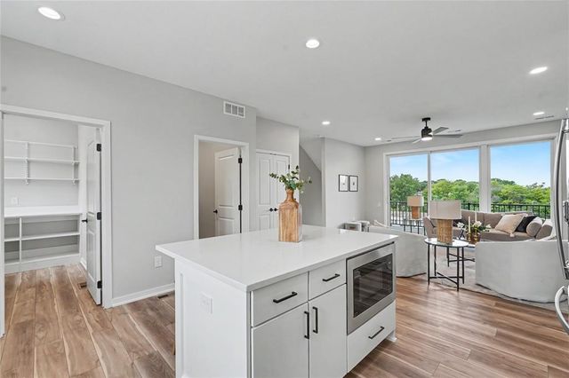 2726 Fleur Drive, Des Moines, IA 50321