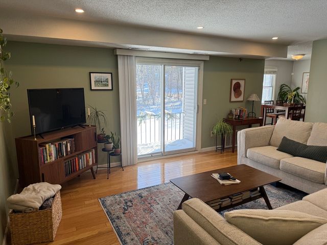 124 Tennis Plaza Rd 21, Dracut, MA 01826