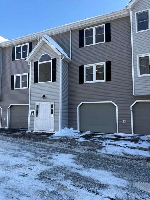 124 Tennis Plaza Rd 21, Dracut, MA 01826