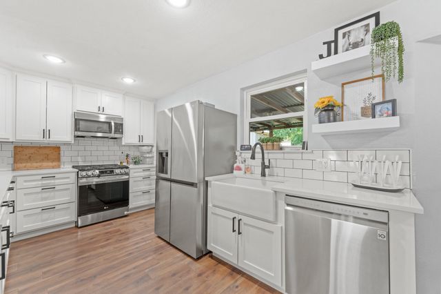 311 Robin Court, Burleson, TX 76028