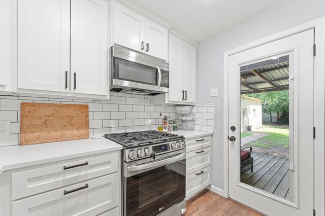 311 Robin Court, Burleson, TX 76028