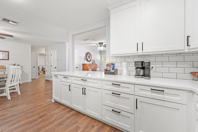 311 Robin Court, Burleson, TX 76028