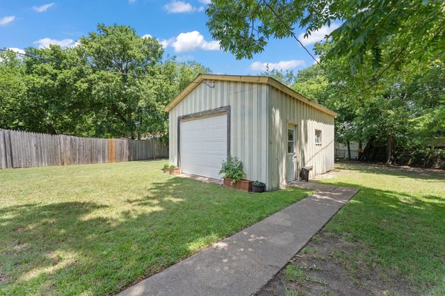 311 Robin Court, Burleson, TX 76028