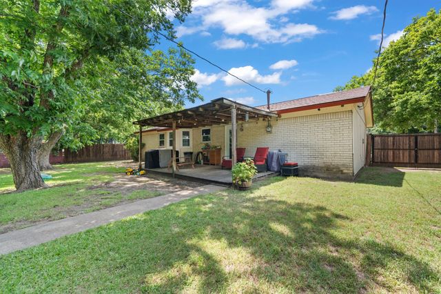 311 Robin Court, Burleson, TX 76028