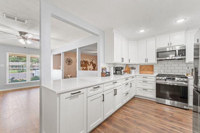 311 Robin Court, Burleson, TX 76028