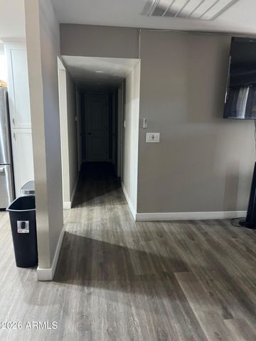 6831 W CAMELBACK Road, Phoenix, AZ 85033